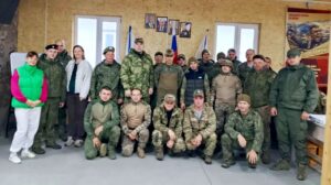 В День отца активисты Артёма поздравили военнослужащих на полигоне